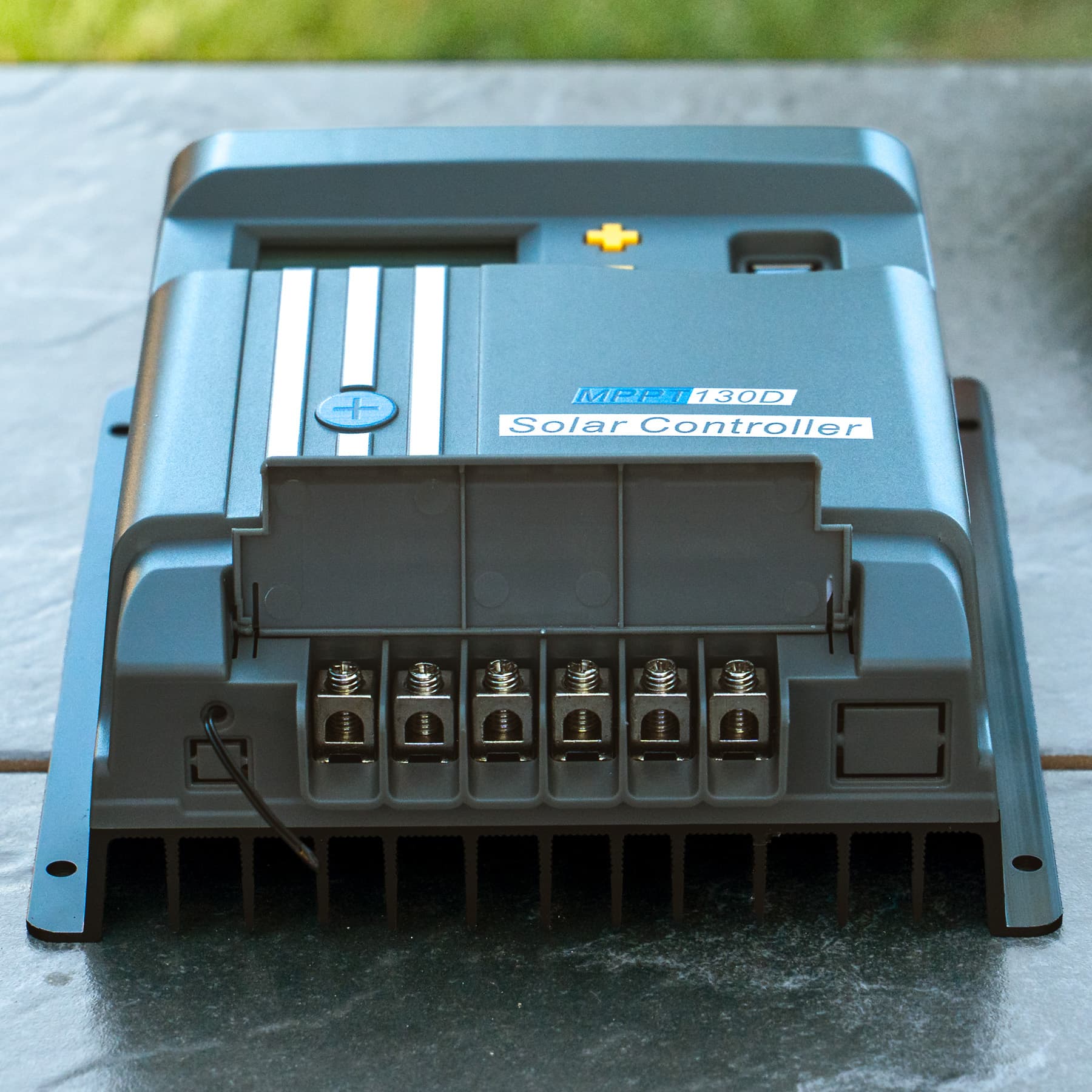 NEXON nepelem vezérlő MPPT 30A 12V/24V 2x USB porttal – 5. kép
