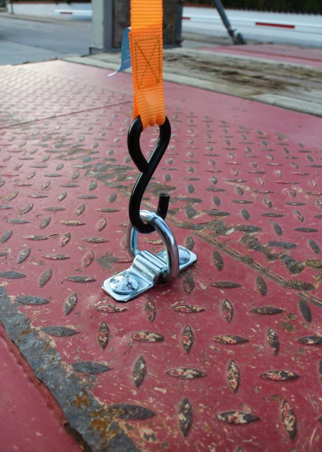 Rögzítő gyűrű füllel – 58 × 20 mm, horganyzott acél – 3. kép