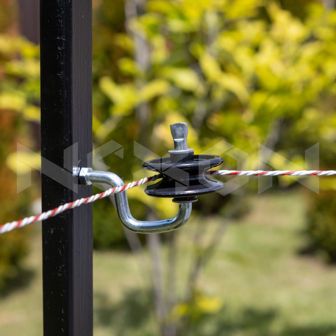 Sarokszigetelő elektromos kerítéshez metrikus csavarral NEXON – 2. kép