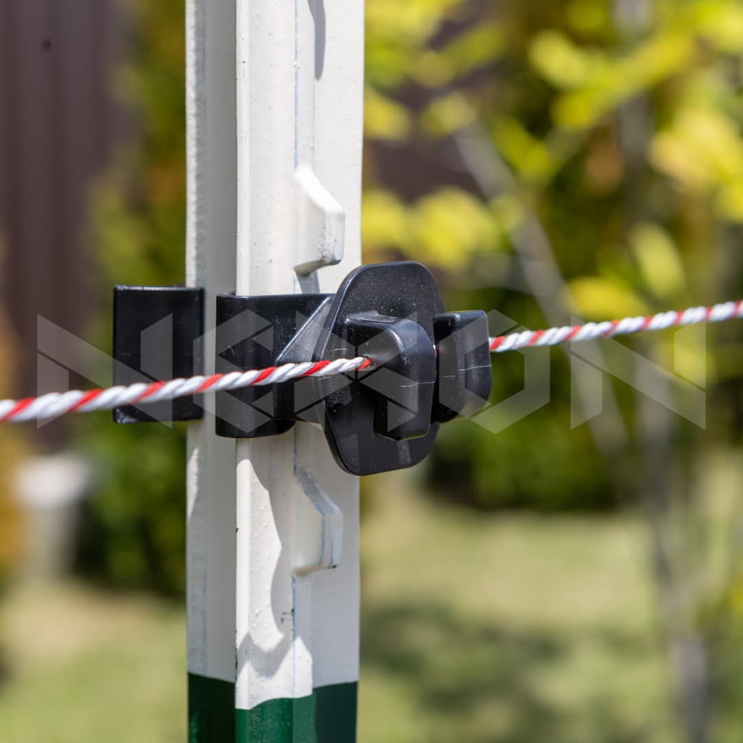 Szigetelő villanypásztor dróthoz T-post oszlopra – NEXON moduláris, fekete – 5. kép