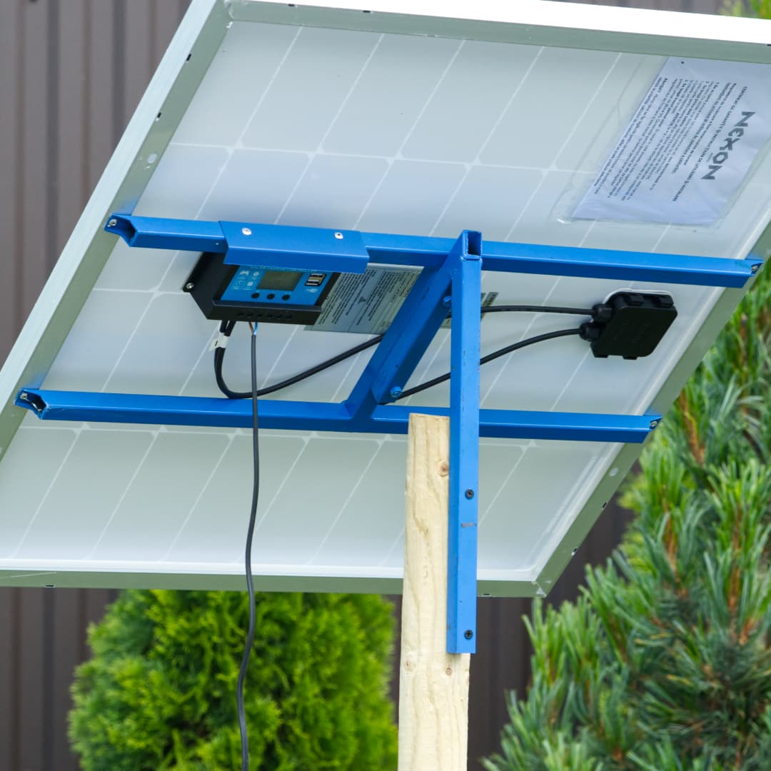 NEXON 100W napelem tartóval és szabályzóval villanypásztorhoz