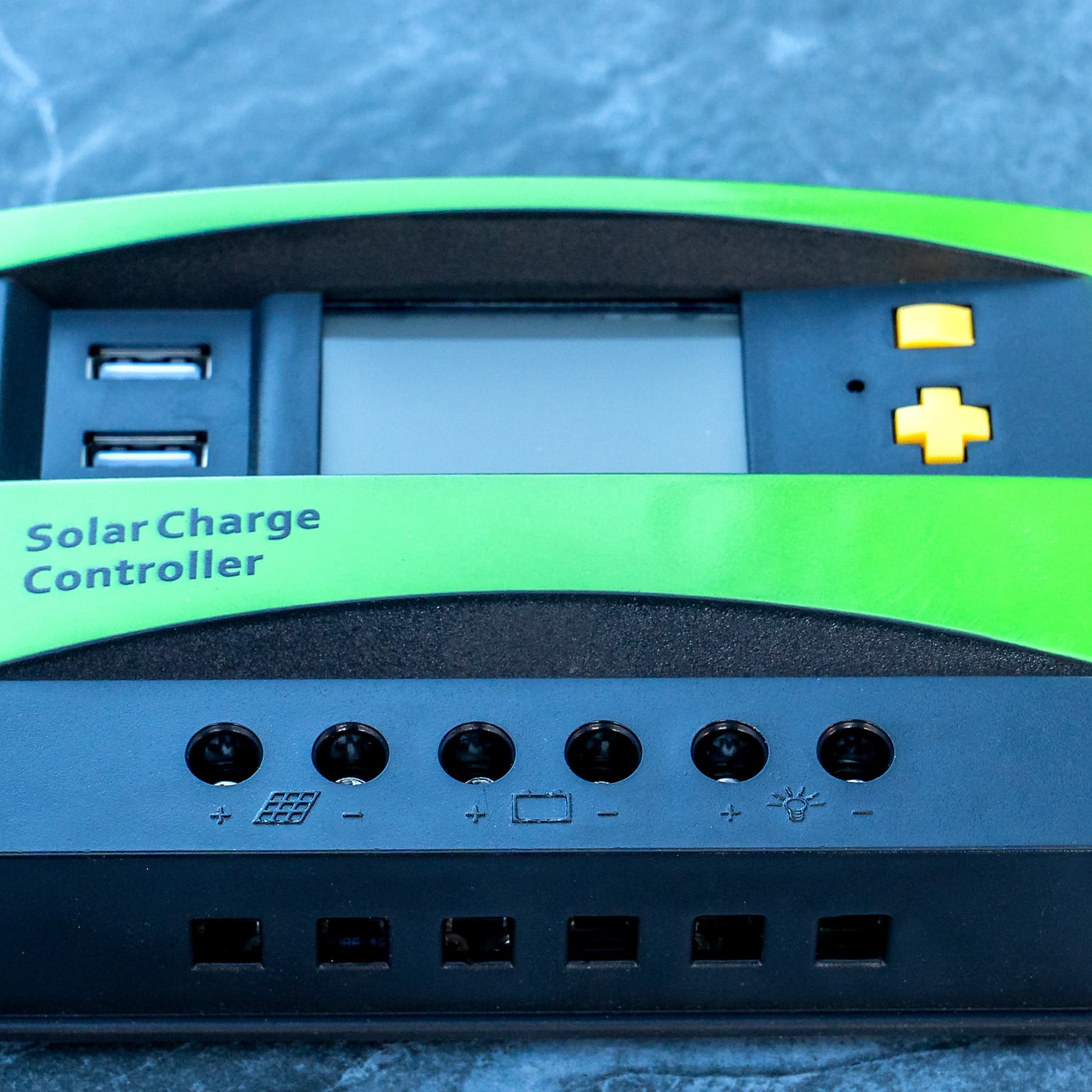 NEXON 30A 12V/24V napelemes töltésszabályzó két USB porttal – 6. kép
