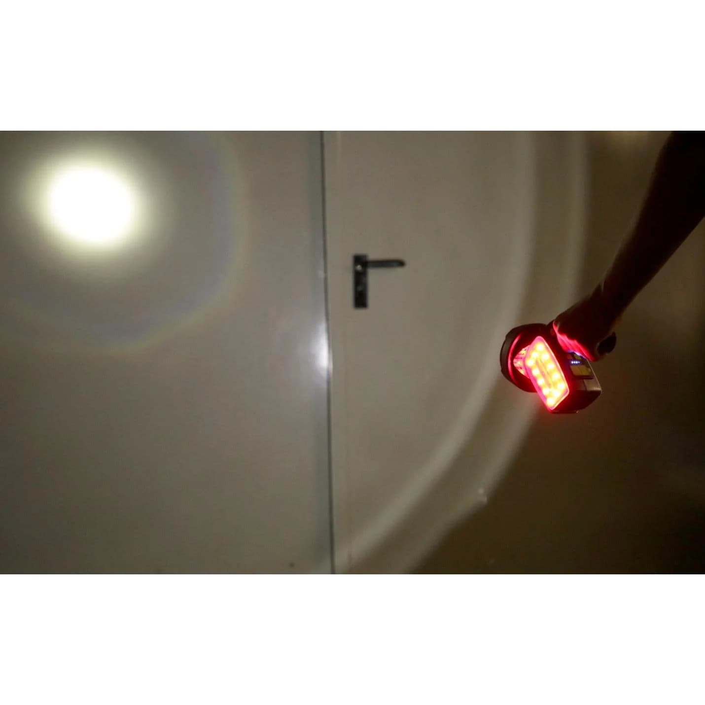 Hordozható LED lámpa akkumulátorral – 5 W, 350 lm, powerbank funkció – 5. kép