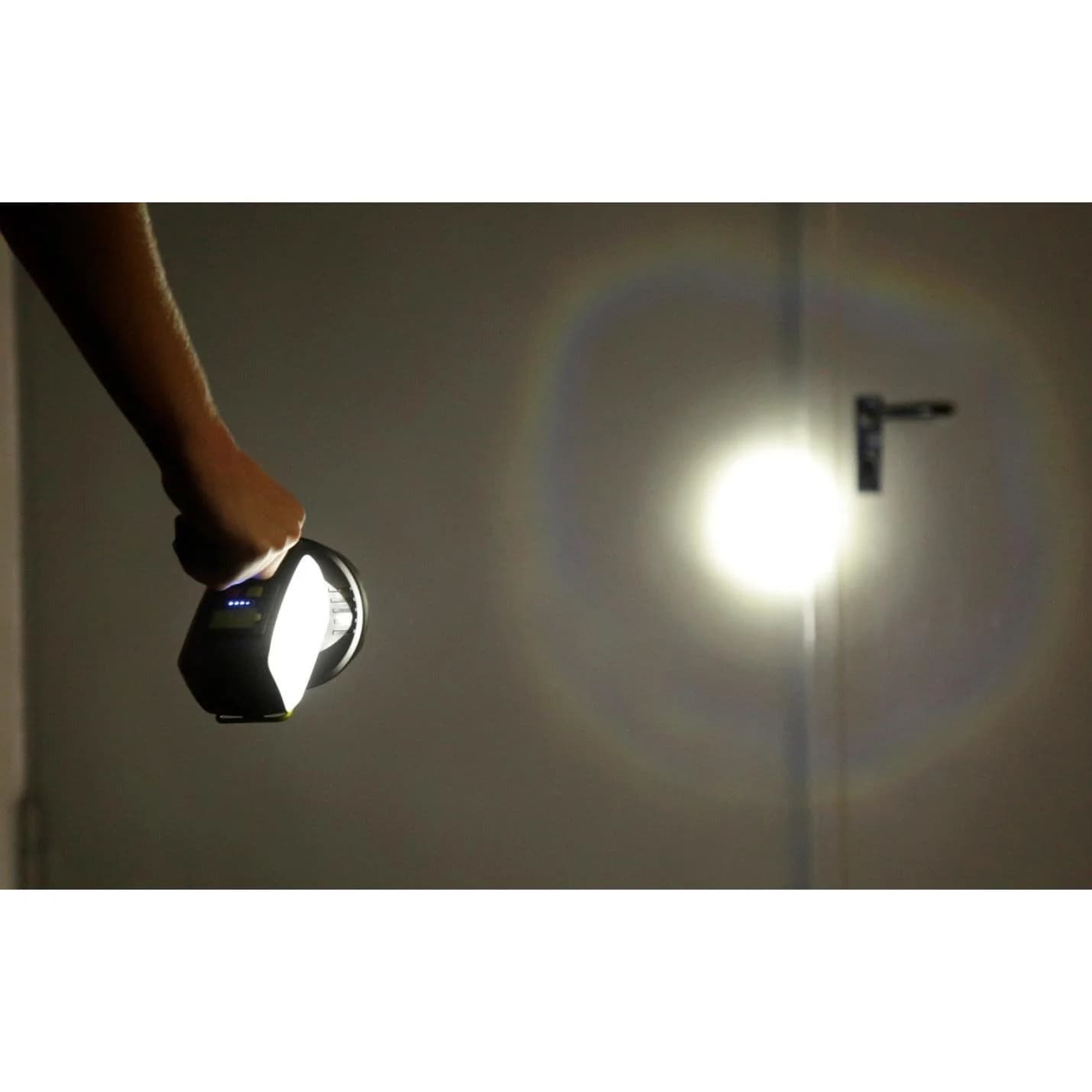 Hordozható LED lámpa akkumulátorral – 5 W, 350 lm, powerbank funkció – 6. kép