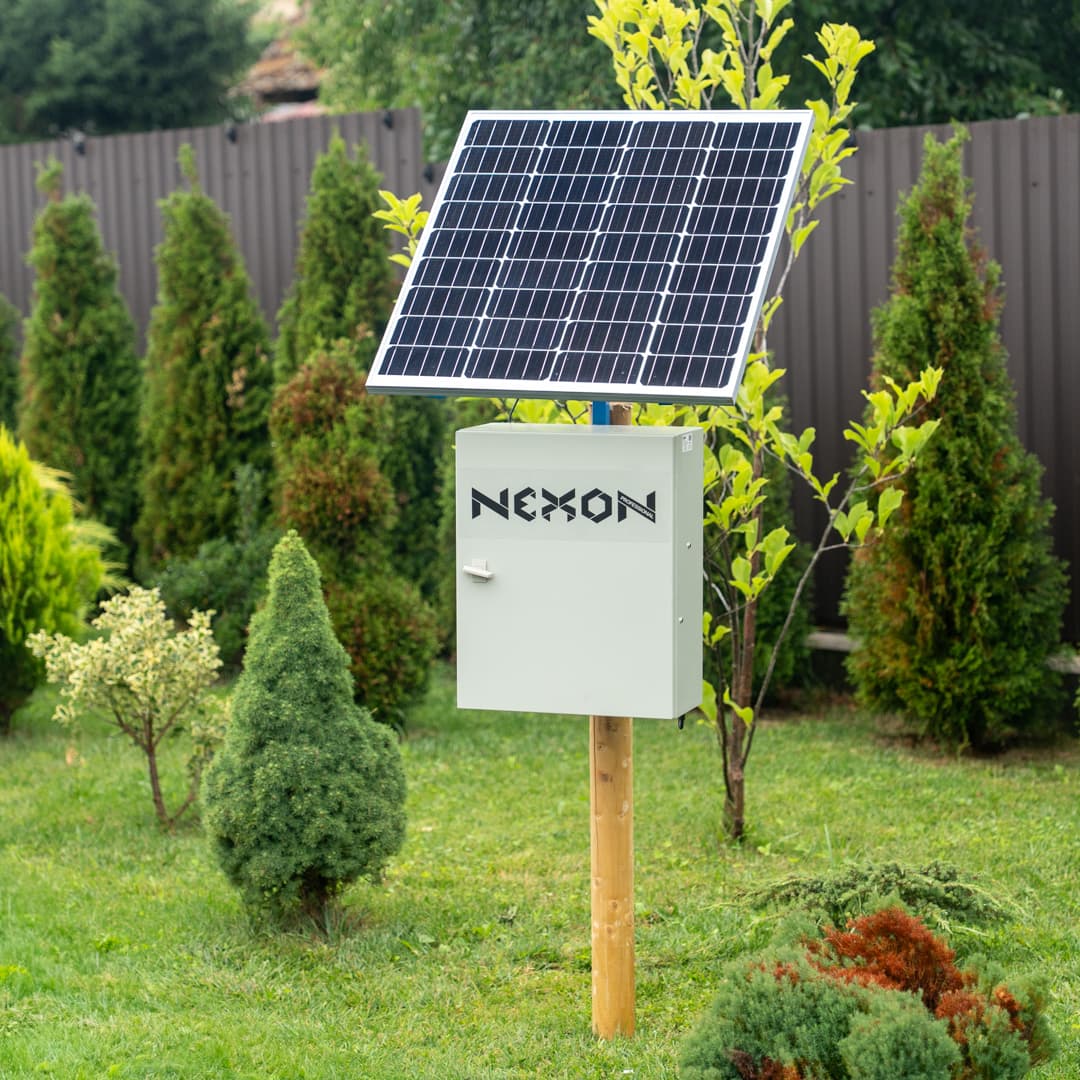 NEXON Villanypásztor Csomag BeastShock 7.5 J 12V 80W-os Napelemmel és 30Ah Akkumulátorral, Fém Dobozban – 2. kép