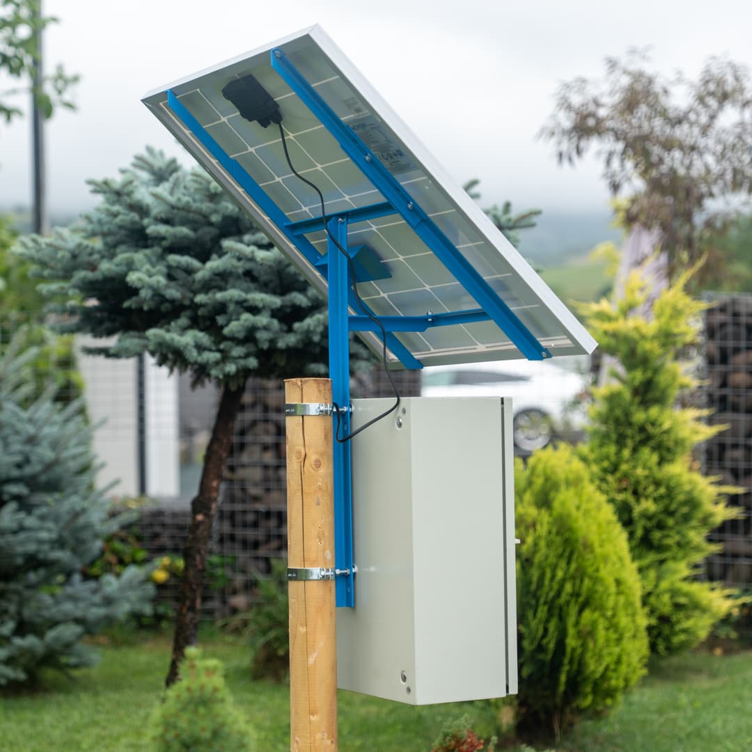 NEXON Villanypásztor Csomag BeastShock 7.5 J 12V 80W-os Napelemmel és 30Ah Akkumulátorral, Fém Dobozban – 4. kép