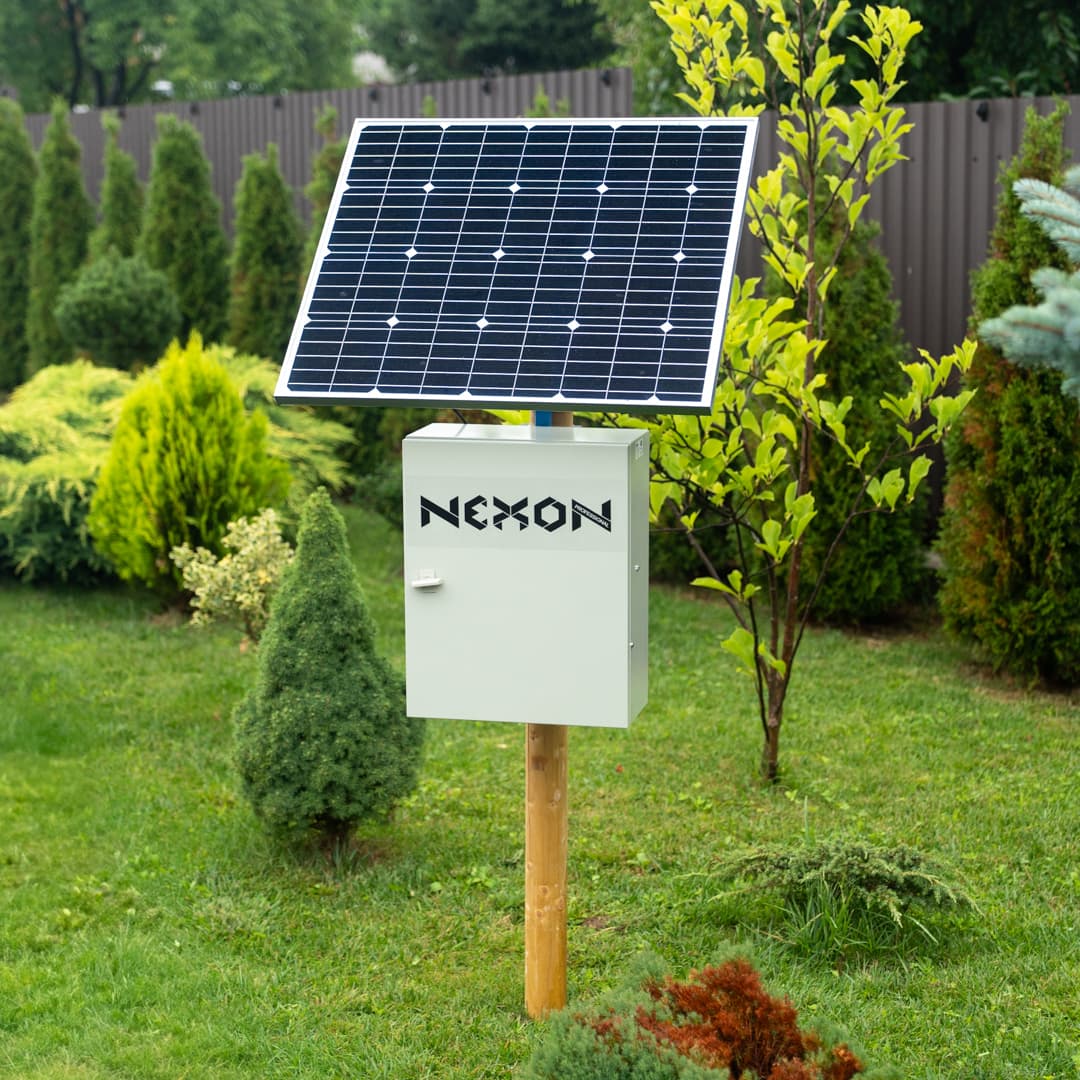 NEXON Villanypásztor csomag BeastShock 10 J 12V 100W-os napelemmel, 50Ah akkumulátorral és fém dobozzal – 4. kép