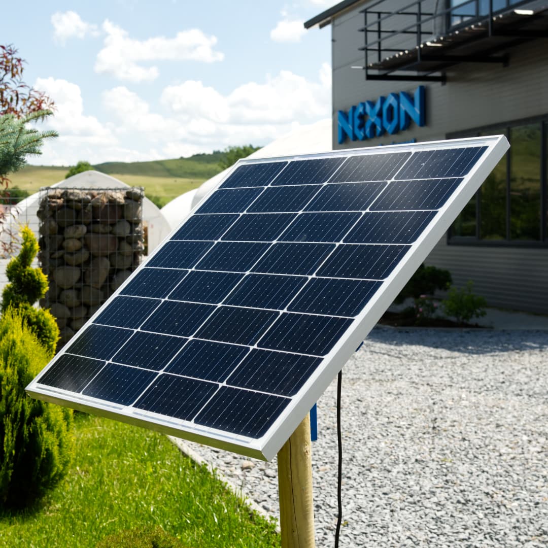 NEXON 100W napelem tartóval és szabályzóval villanypásztorhoz – 2. kép